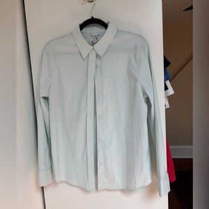 Athleta women’s Soft wrinkle resistant Dress Shirt in mint green